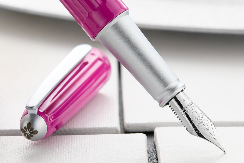 Diplomat Aero Fountain Pen - Fuchsia (Special Edition)