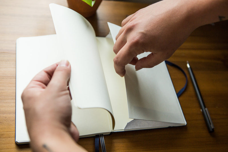 Leuchtturm1917 Medium A5 2026 Weekly Planner & Notebook - Black, Dot Grid