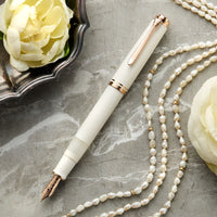 Pelikan M600 Fountain Pen - White & Rose Gold (Special Edition)