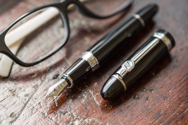Jinhao 159 on wooden desk
