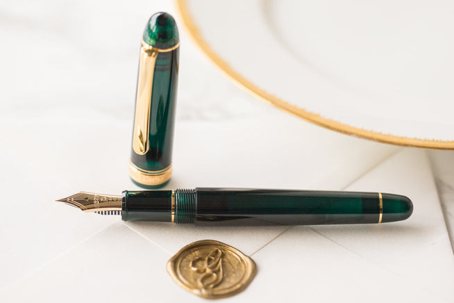 Platinum 3776 Laurel uncapped with a G letter wax seal on an envelope