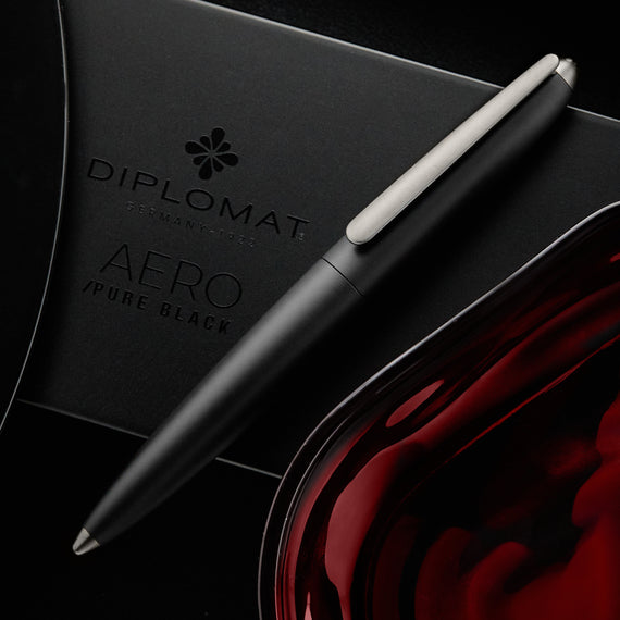 Diplomat Aero - Pure Black