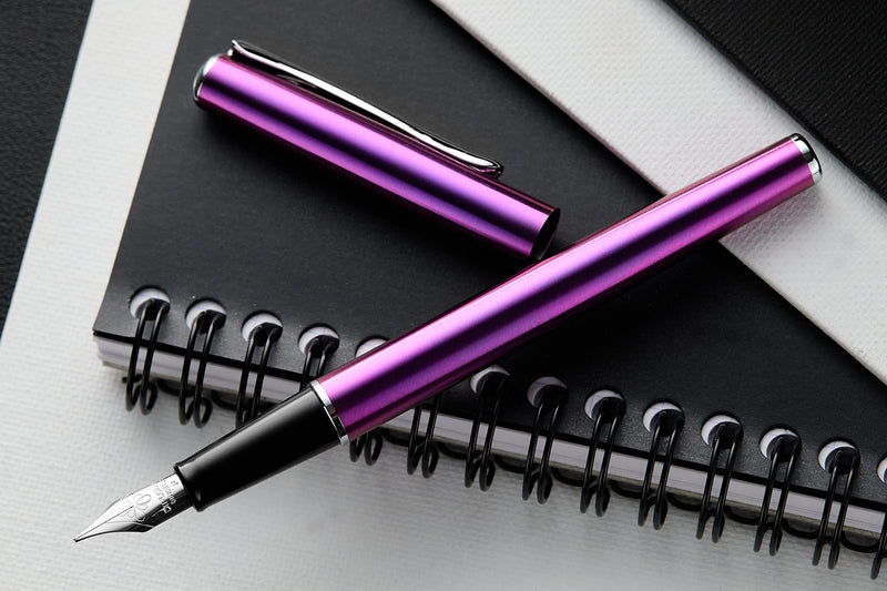 Diplomat Traveller Fountain Pen - Funky Fuchsia