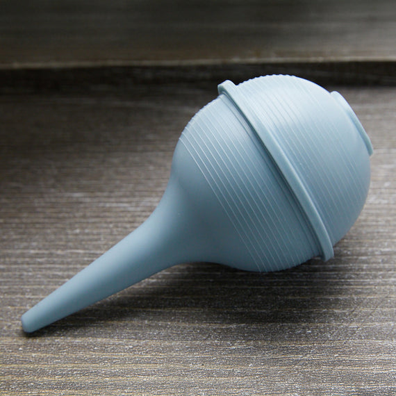 2oz bulb syringe in pale blue