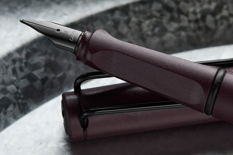 thumbnail image 2 of LAMY Safari Fountain Pen – Classic Design, Choose Your Color & Nib Size (UK Seller) 2 of 6