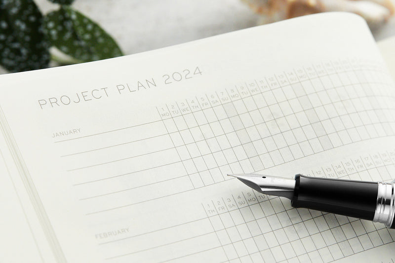 Leuchtturm1917 Medium A5 2026 Weekly Planner & Notebook - Forest Green, Lined