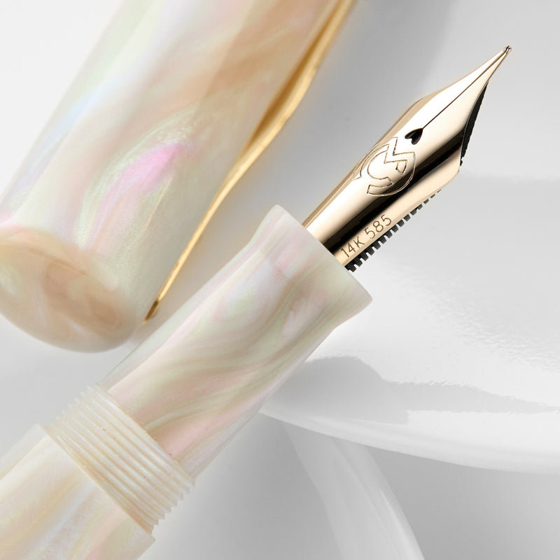 Magna Carta Mag 600 Fountain Pen - Pale Cream Rainbow Opalescence (Special Edition)