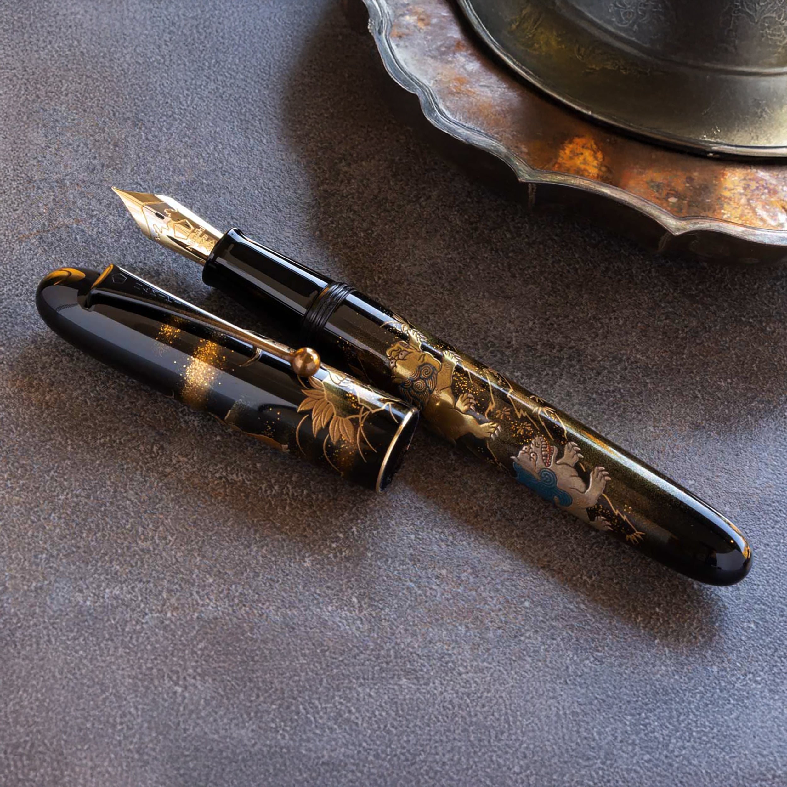 Namiki Yukari Royale Maki-e Fountain Pen - Lioness and Cubs - The