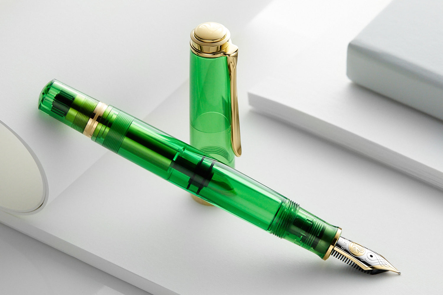 St derefter Skeptisk Pelikan M800 Fountain Pen - Green Demonstrator (Special Edition) - The  Goulet Pen Company
