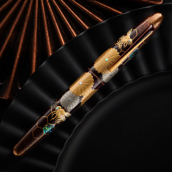 TACCIA Empress Maki-e Fountain Pen - Imperial Honeybee (Limited Edition)