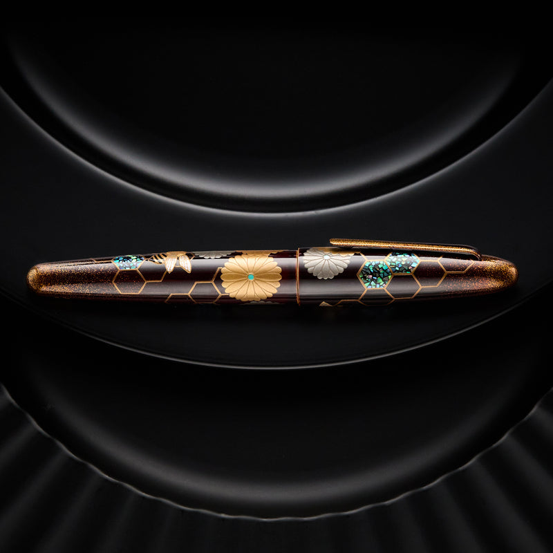 TACCIA Empress Maki-e Fountain Pen - Imperial Honeybee (Limited Edition)