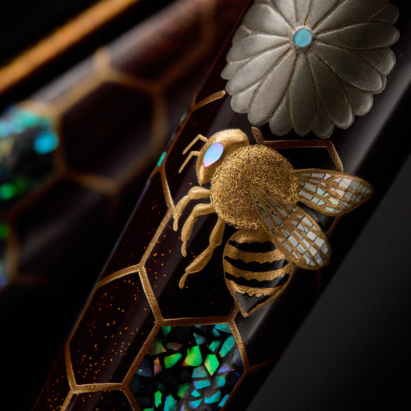 TACCIA Empress Maki-e Fountain Pen - Imperial Honeybee (Limited Edition)