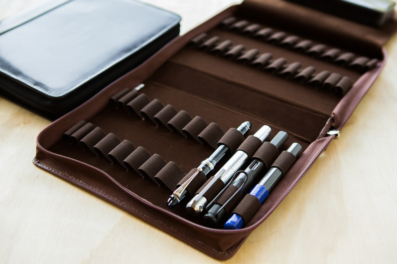 Girologio Zippered 12 Pen Case - Oxblood – Fountain Pen Revolution