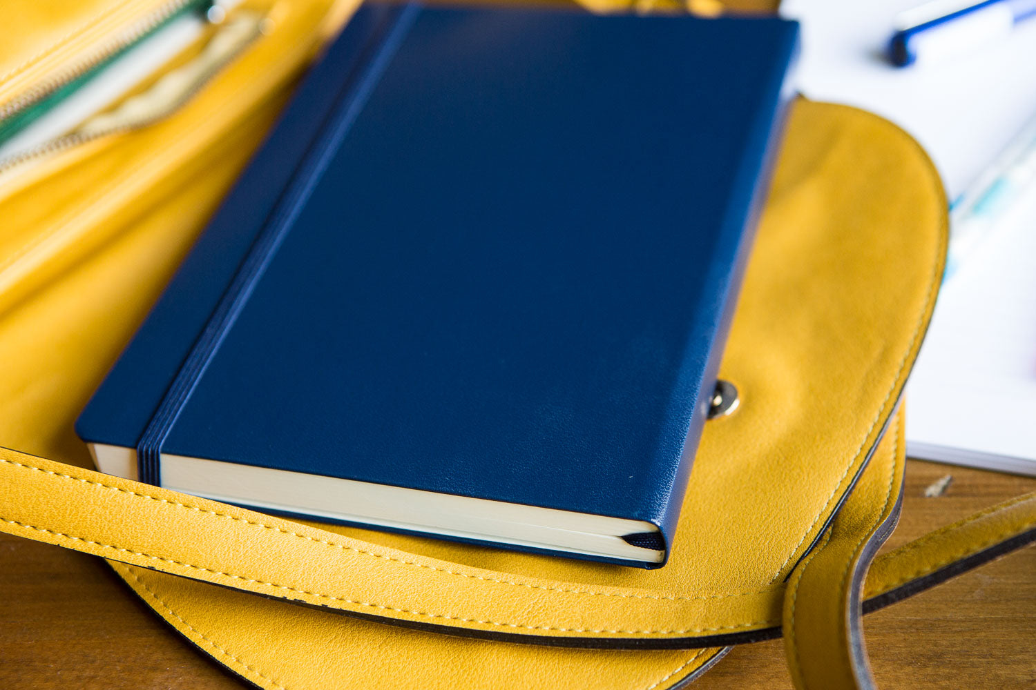 Carpeta De Anillas Leuchtturm VARIO Classic GIGANT - Tapa Azul, Cajetín Protector, Formato 245x300 Mm, 80 Mm Lomo