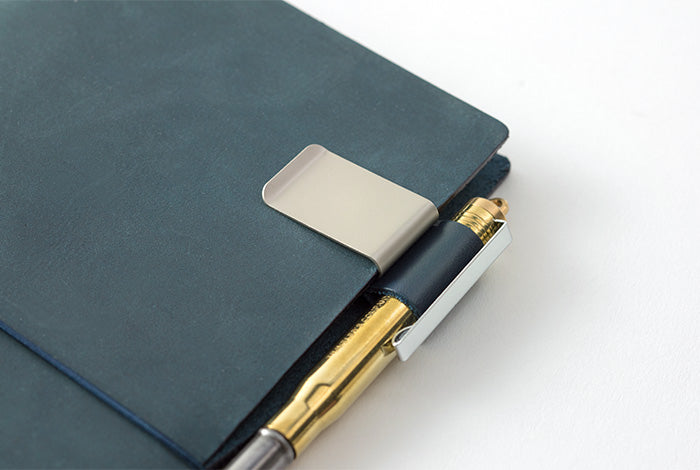 TRAVELER'S COMPANY Accessories- Leather Pen Holder in Olive — Two